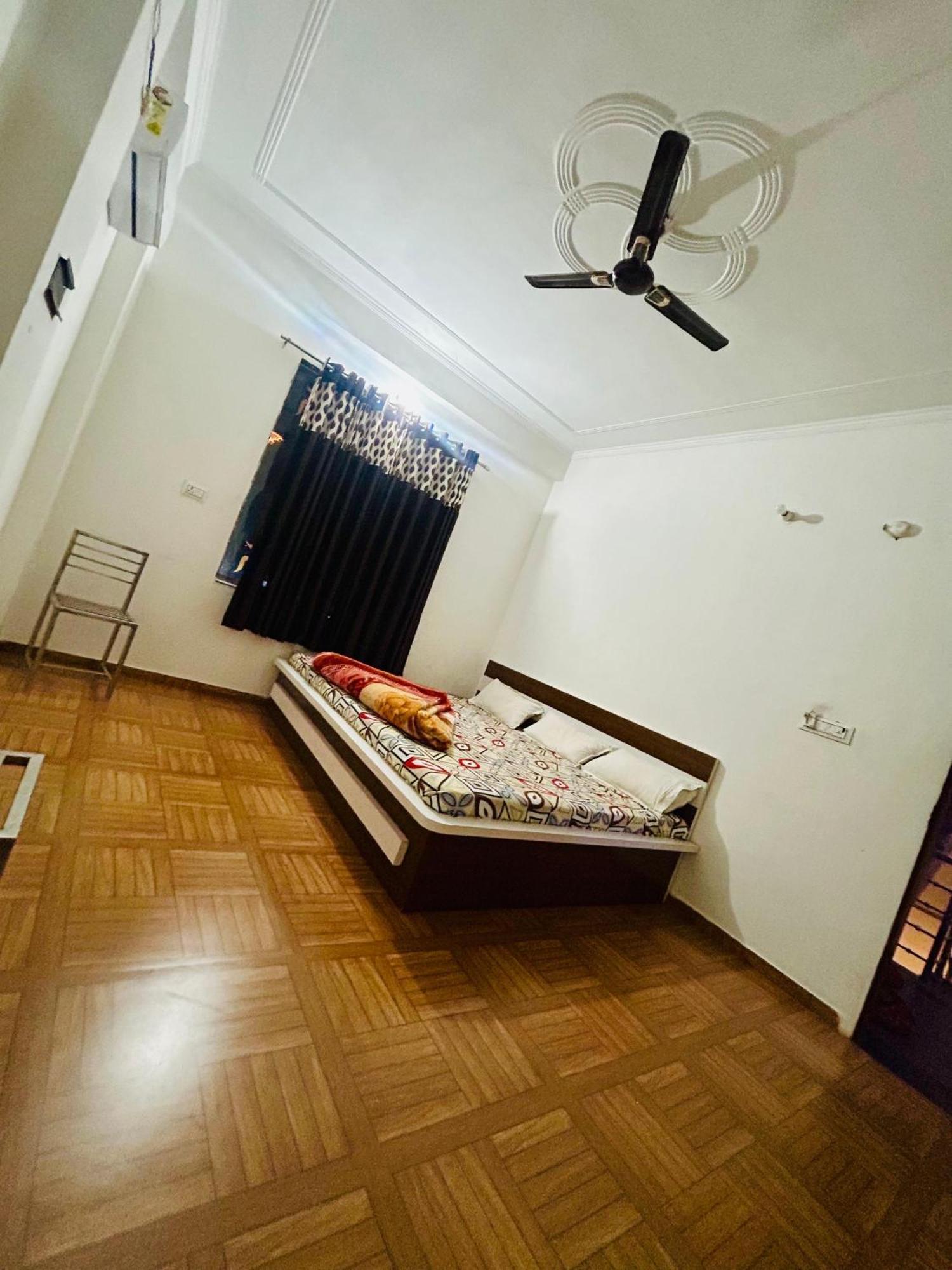 Milan Hotel & Restaurant Sikar Exterior photo