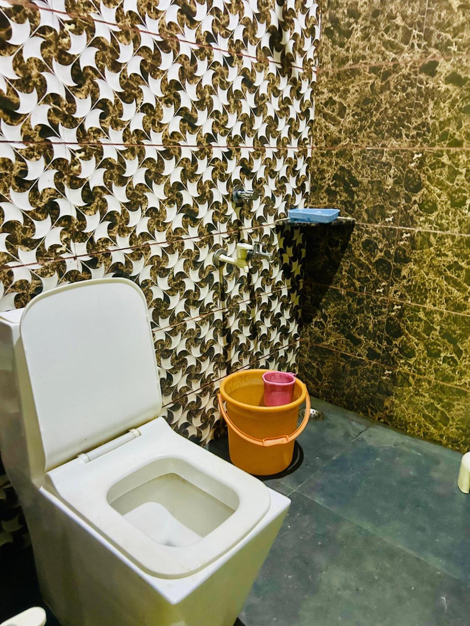 Milan Hotel & Restaurant Sikar Exterior photo