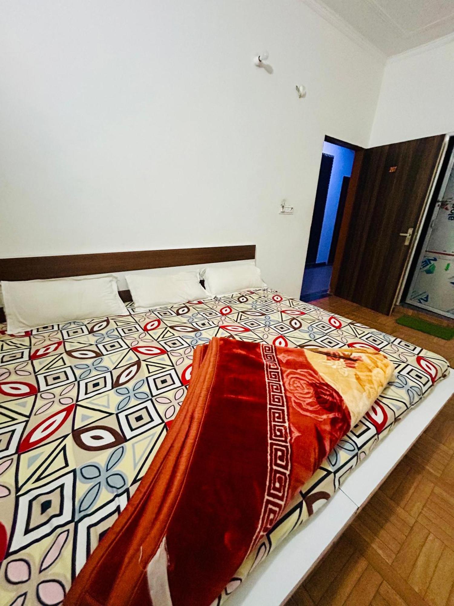 Milan Hotel & Restaurant Sikar Exterior photo